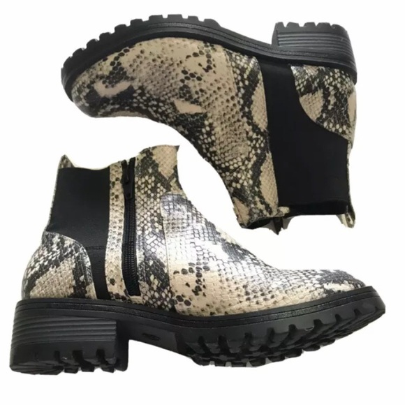 Universal Thread Target Chelsea Boots Booties Double Gore Snake Print Lug Sole 8 - Picture 1 of 10